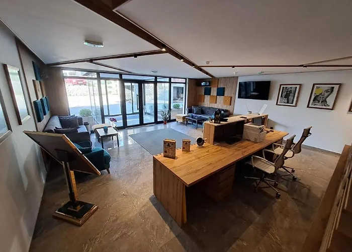 Three Pearls Κοπαόνικ