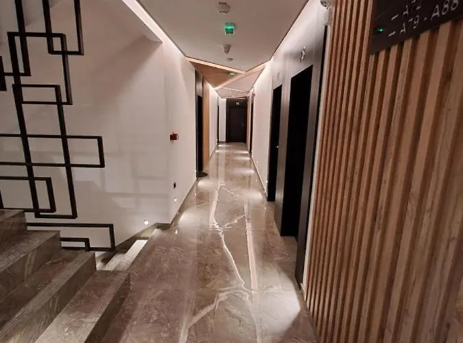 Three Pearls Κοπαόνικ